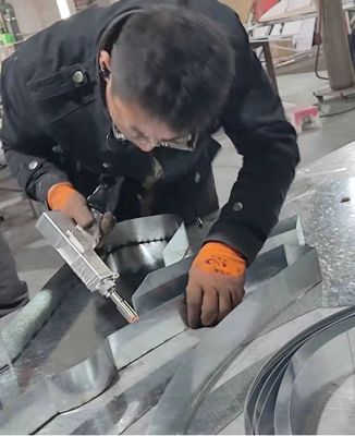 Metals Welding Flexible Portable Fiber Laser Welding Machine for Stainless Steel Sheet