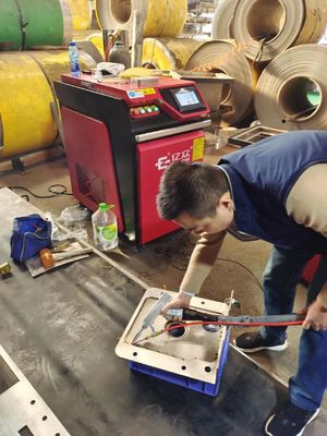 Super Outlet Hand-held Fiber Laser Welding Machine 1000W 1500W 2000W for Metal Industry